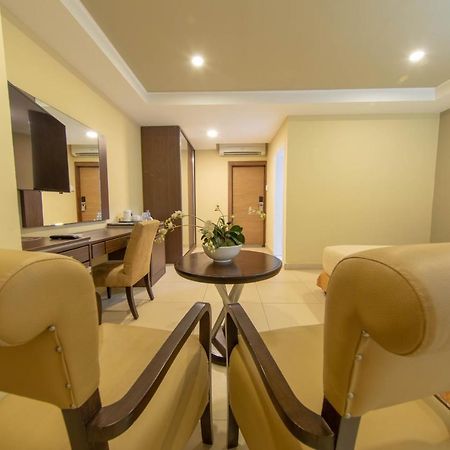 Frankie'S Foods And Rooms Аккра Екстер'єр фото