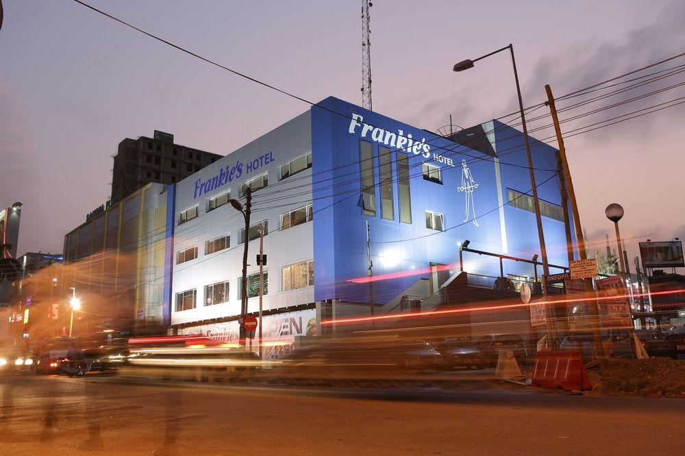 Frankie'S Foods And Rooms Аккра Екстер'єр фото