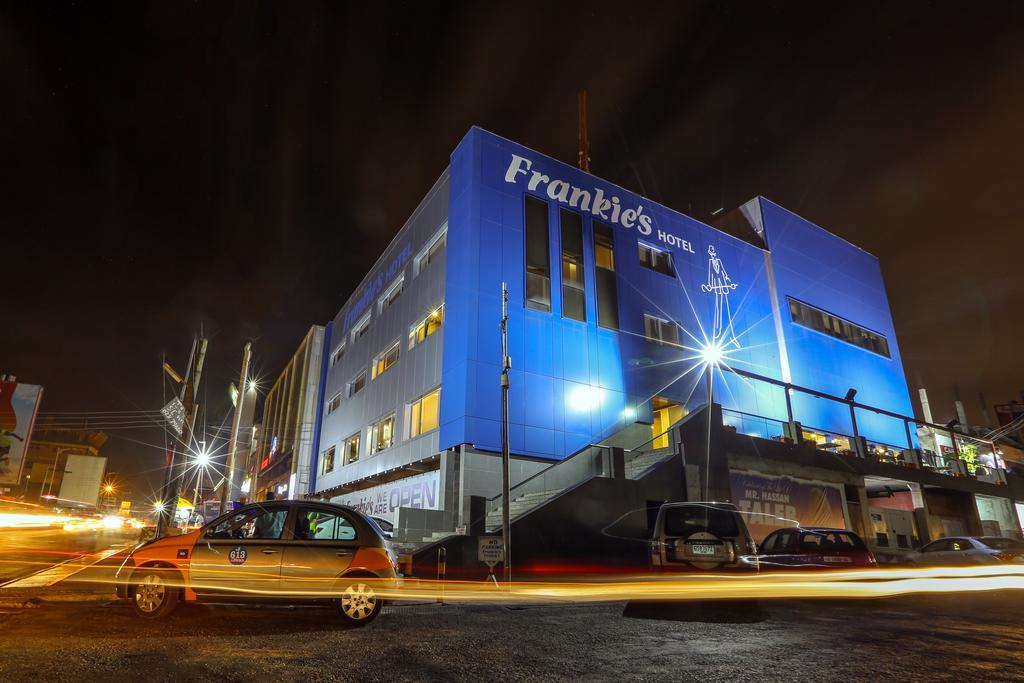 Frankie'S Foods And Rooms Аккра Екстер'єр фото