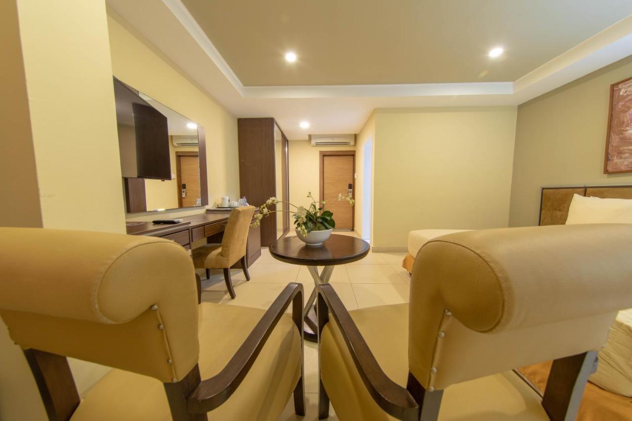 Frankie'S Foods And Rooms Аккра Екстер'єр фото